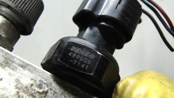 Capteur de pression AC DENSO Land Rover Discovery III image 4