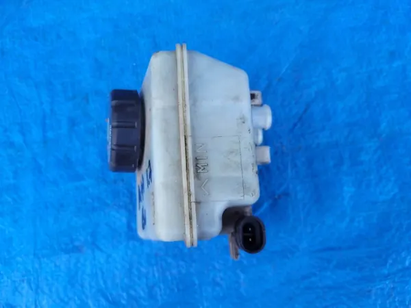 Depósito de líquido de freno OEM 32067271 para Opel Astra H image 3