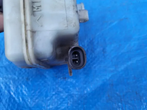 Depósito de líquido de freno OEM 32067271 para Opel Astra H image 6