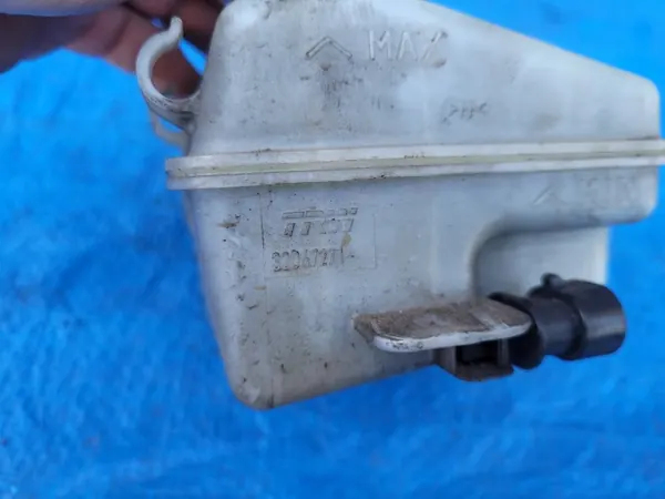 Depósito de líquido de freno OEM 32067271 para Opel Astra H image 8