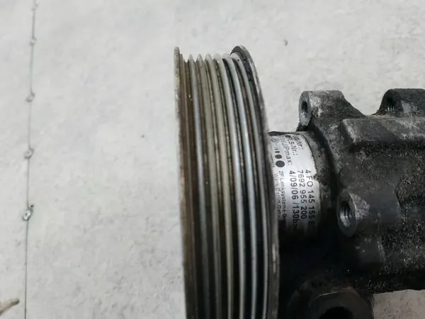 Pompe de direction Audi d'occasion OEM 4F0145155E image 4