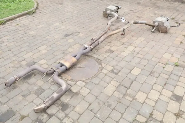 Maserati Ghibli III Auspufftopf OEM 48909 image 2