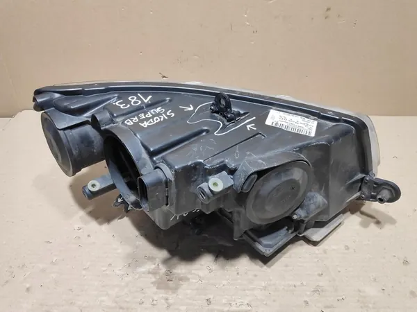 Vasen Bi-Xenon Ajovalaisin Skoda Superb II image 4