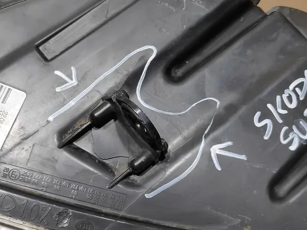 Vasen Bi-Xenon Ajovalaisin Skoda Superb II image 9