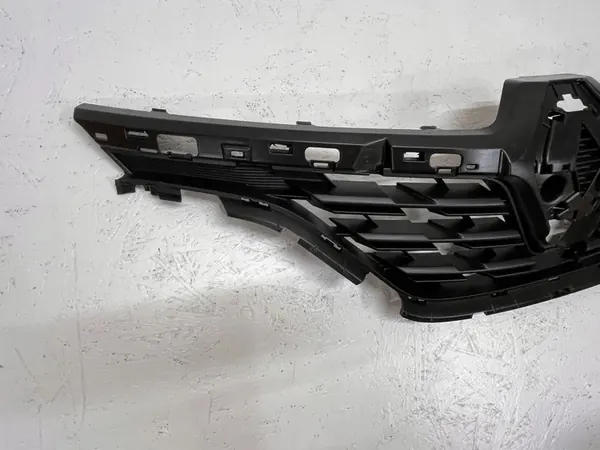 Renault Captur II Radiator Grille OE 623105565R image 2