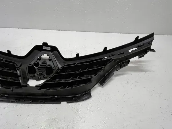 Renault Captur II Radiator Grille OE 623105565R image 9