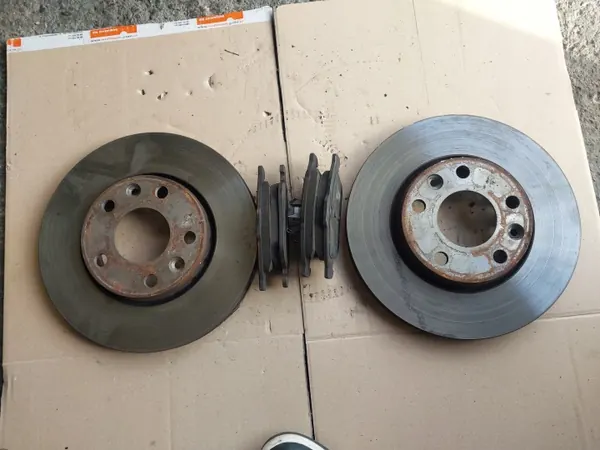 Voorremmen schijven & blokken OEM Tarcze klocki przód Renault Megane III image 2