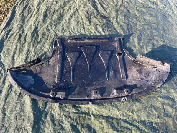 Nedre Motorplåt Audi A6 C6 image 7