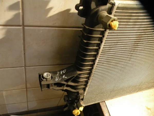 Radiador de refrigeración del motor Nissens 65553A image 3