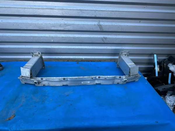 Renfort de pare-chocs avant Porsche Cayenne OEM 9Y0807109B image 3
