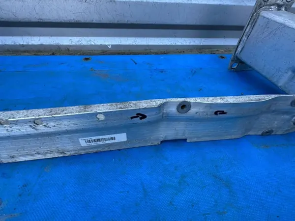 Renfort de pare-chocs avant Porsche Cayenne OEM 9Y0807109B image 4