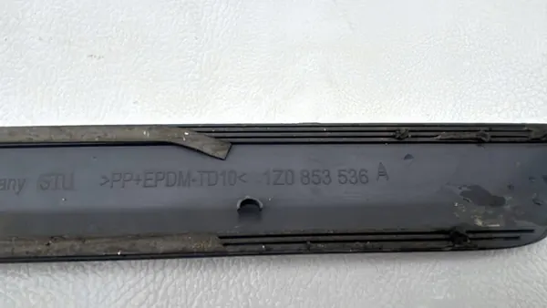Skoda Octavia Mk2 Door Trim Right Rear 1Z0853536A image 2