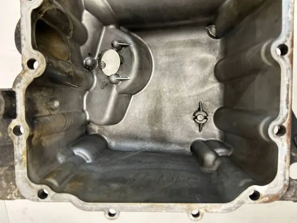 Cárter de aceite BMW OE 7796050 - Pieza original image 9