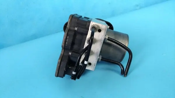 Mercedes W205 C63 ABS-pomp OEM A2054311000 image 10