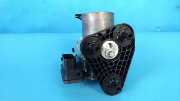 Mercedes W205 C63 ABS-pomp OEM A2054311000 image 3