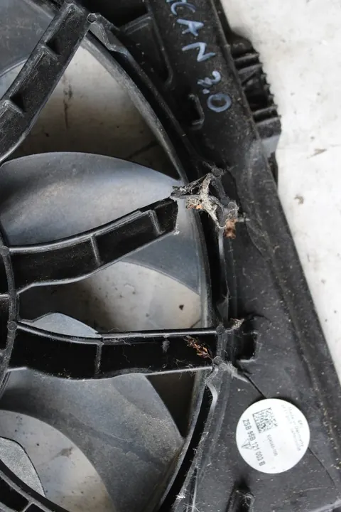 Porsche Macan 3.0 Kylarrubiner 95B121003B image 2