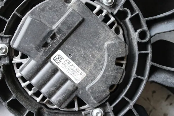 Porsche Macan 3.0 Kylarrubiner 95B121003B image 5