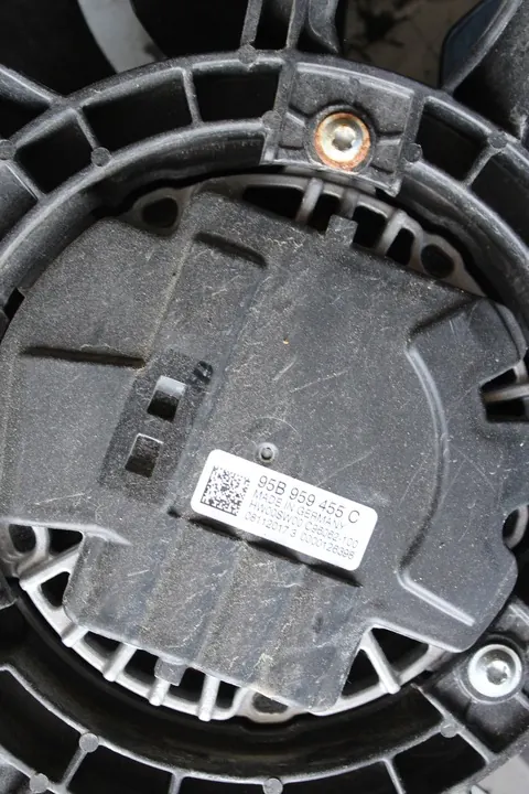 Porsche Macan 3.0 Kylarrubiner 95B121003B image 6