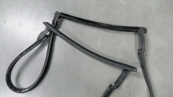 Joint de toit pliant BMW F33 E93 OEM 7217243 image 6