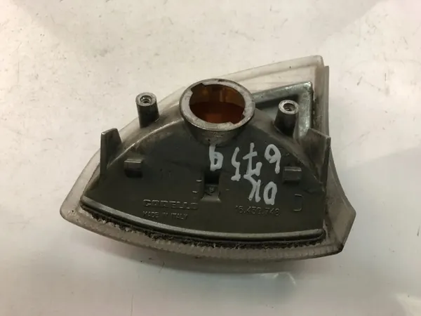 Pisca dianteiro esquerdo VW Jetta II OEM 16430748 image 3
