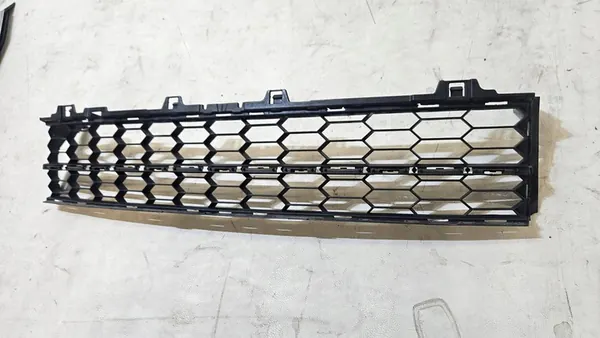 Griglia paraurti anteriore Skoda Superb III 3V0853677 image 4