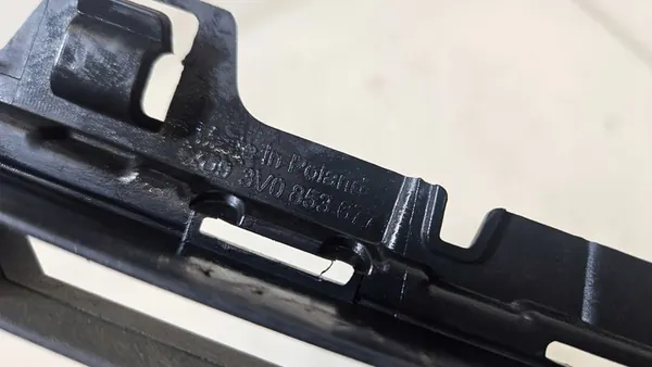 Griglia paraurti anteriore Skoda Superb III 3V0853677 image 6