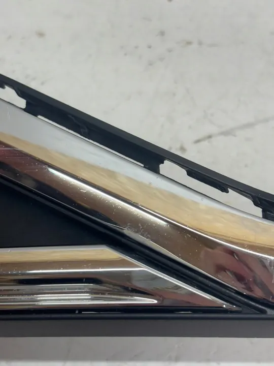 Griglia paraurti anteriore destra VW Touareg III 760853598A image 3