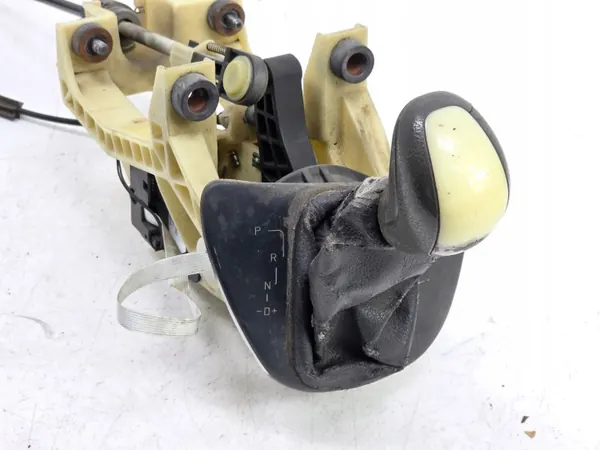 Selector de Marchas Mercedes-Benz OEM A6395450432 Usado image 8