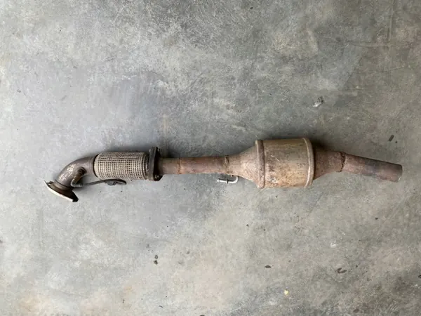OEM 1350935080 Gebrauchter Katalysator 2.3/3.0 image 2