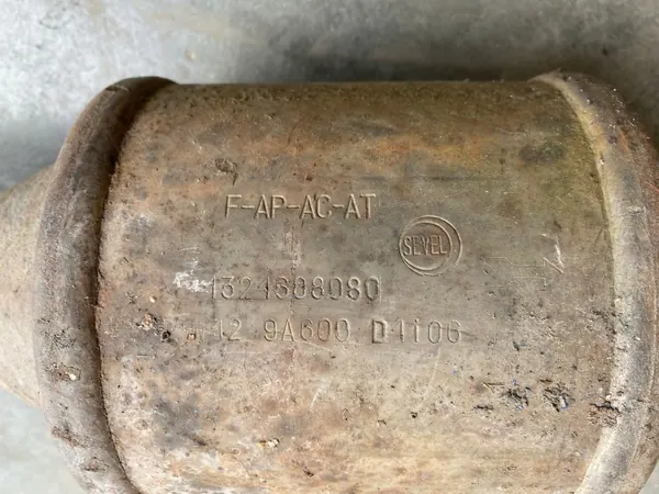 OEM 1350935080 Gebrauchter Katalysator 2.3/3.0 image 3