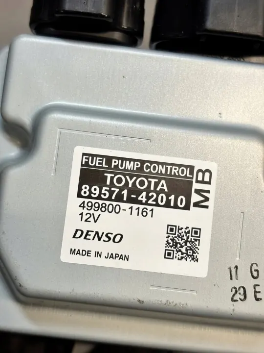 Module de commande pompe à carburant Toyota Camry VIII 89571-42010 image 3