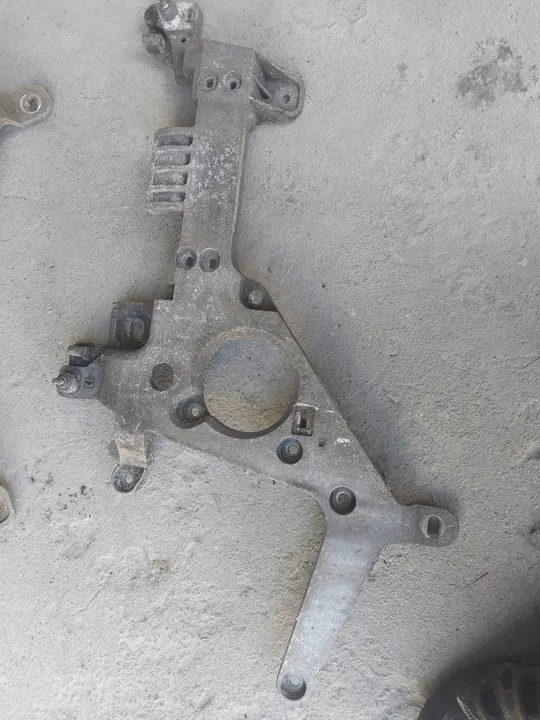 Support de marchepied droit MERCEDES ACTROS MP4 A9608850845 image 1