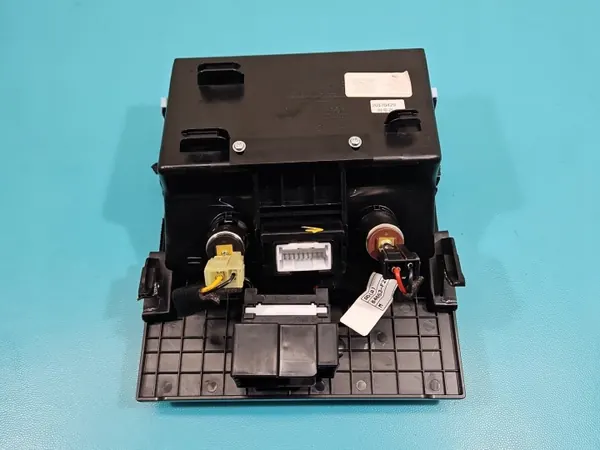 USB-aanstekercontact Hyundai Elantra VI 15-20 OEM 84680-F2200 image 4