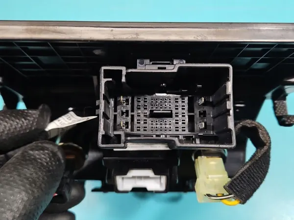 USB-aanstekercontact Hyundai Elantra VI 15-20 OEM 84680-F2200 image 6