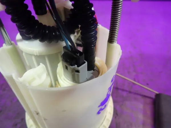 Brandstofpomp Citroen C3 I 02-10 9649418280 4 Pin image 3