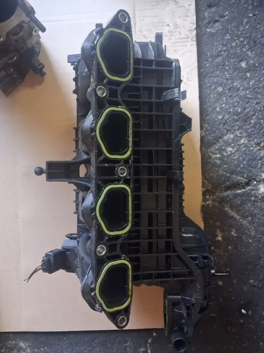 Collecteur d'admission VW Polo V 6R OEM 04E129711J image 2