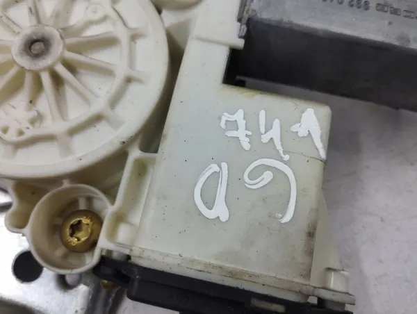 Toyota Corolla E120 E130 2003 Regulador de vidro traseiro direito OEM image 5