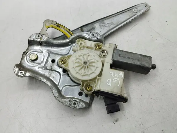 Toyota Corolla E120 E130 2003 Regulador de vidro traseiro direito OEM image 7