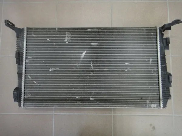 Radiador de agua Dacia OE 8200880550 image 3