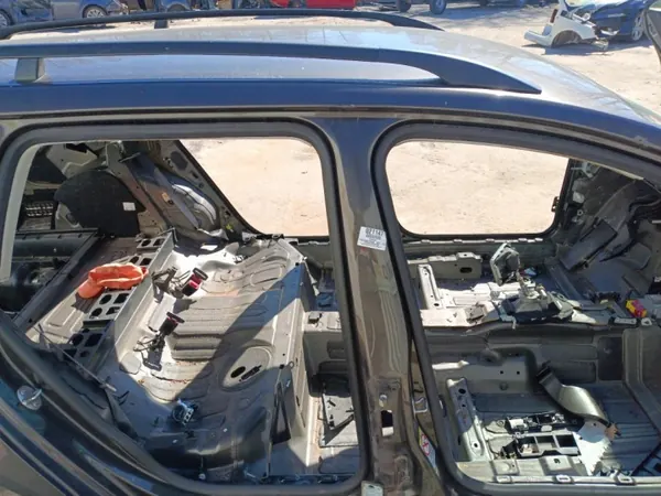 VW Passat B7 Kombi kvartspelare höger bak OEM 21147 image 2
