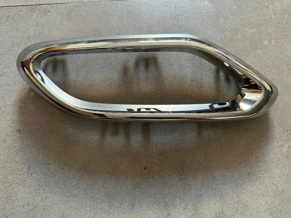 Mercedes GLC W245 rechter uitlaattrim OEM A2548858400 image 2