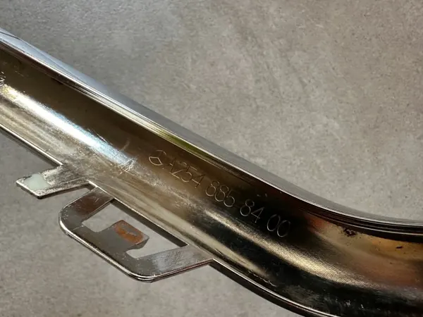 Mercedes GLC W245 rechter uitlaattrim OEM A2548858400 image 3