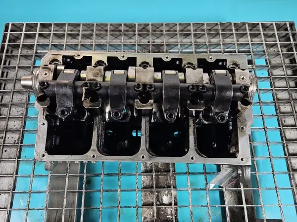 Cabeça do Cilindro VW Touran 1.9 TDI BKC usada OEM image 2