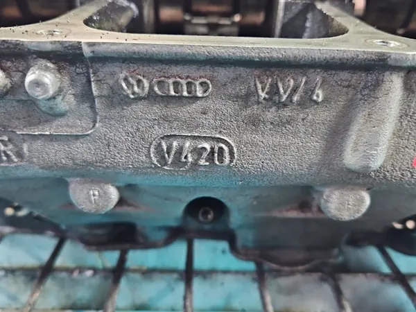 Cabeça do Cilindro VW Touran 1.9 TDI BKC usada OEM image 10