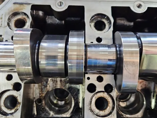 Cabeça do Cilindro VW Touran 1.9 TDI BKC usada OEM image 4