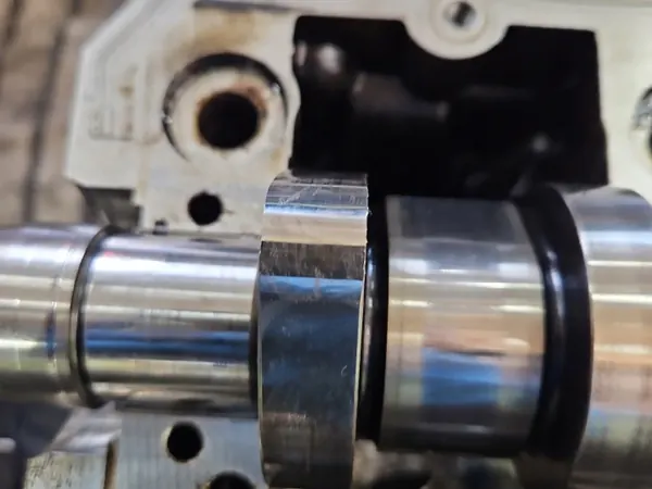 Cabeça do Cilindro VW Touran 1.9 TDI BKC usada OEM image 5