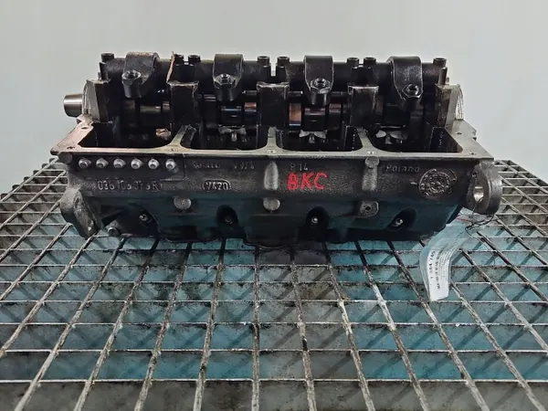 Cabeça do Cilindro VW Touran 1.9 TDI BKC usada OEM image 6