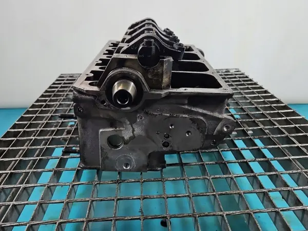 Cabeça do Cilindro VW Touran 1.9 TDI BKC usada OEM image 9