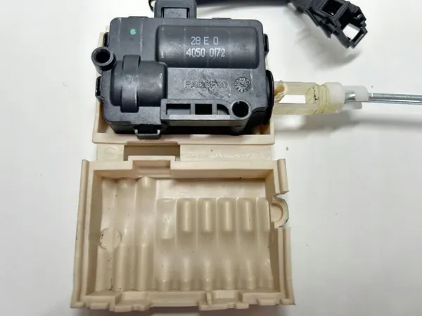 Skoda centrallåsaktuator OEM 3T9861343 image 4