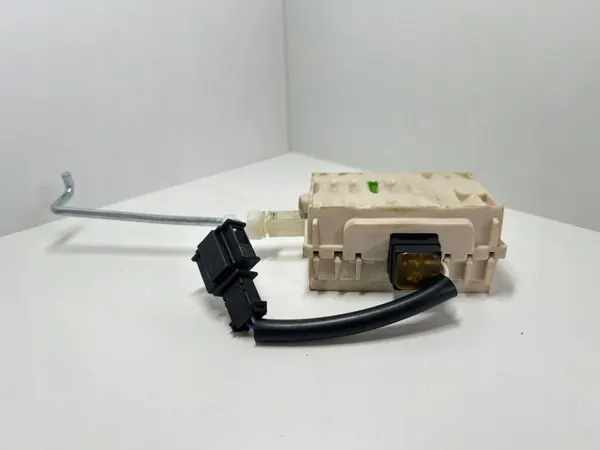Skoda centrallåsaktuator OEM 3T9861343 image 6
